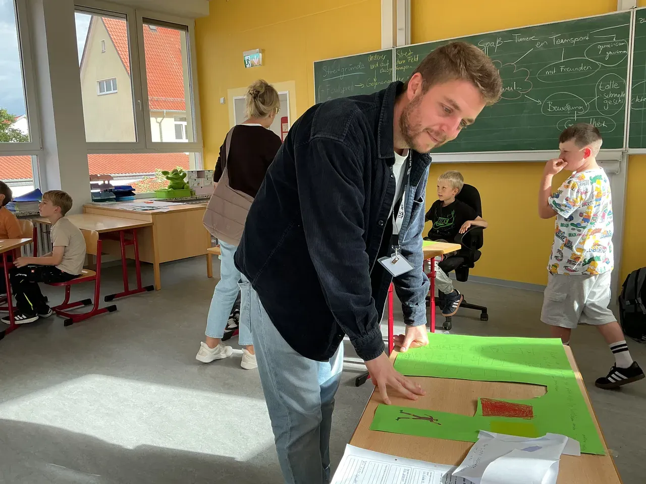 Gäs­te, die hier Spaß ha­ben.